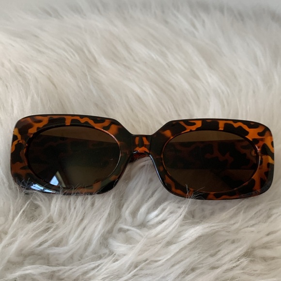 TORTOISE SUNGLASSES - Picture 2 of 6